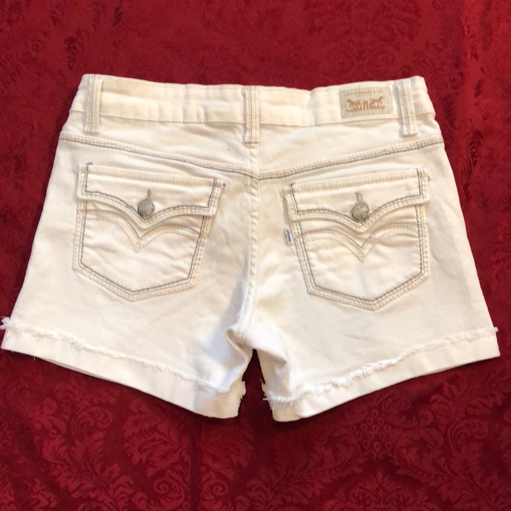 🌎EUC🌎 Perfect white Sz 5 Levi’s cuffed midi shorts NOT JUNIORS but adult Sz 5!